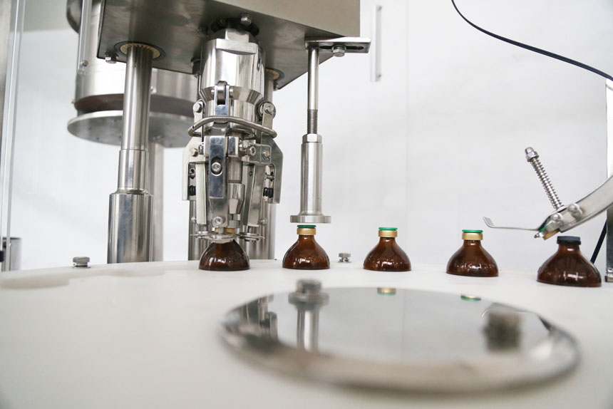 灌裝旋蓋一體機(jī)細(xì)節(jié)