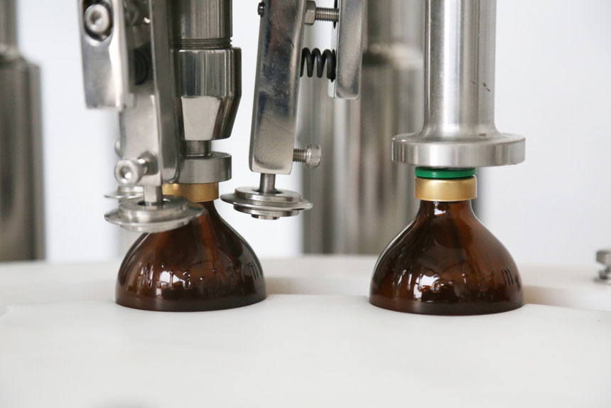 糖漿灌裝旋蓋機(jī)細(xì)節(jié)